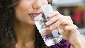 Drink-Plenty-of-water-to-lose-face-fat