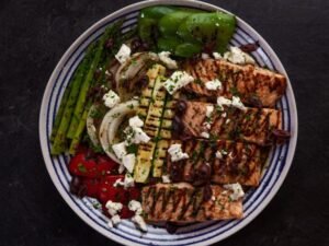 Grilled-Salmon-with-Vegetables